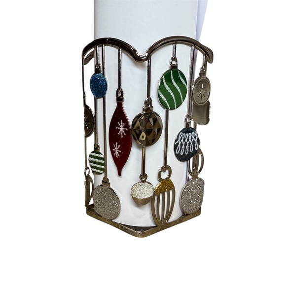 Bath & Body Works SOAP Sleeve Holder
CHRISTMS ORNAMENT SOAP HOLDER
Holder - Picture 7 of 16